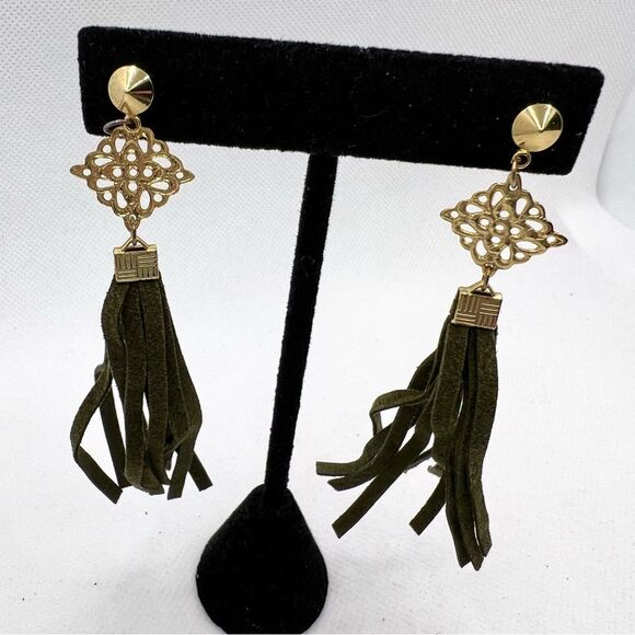 🍭4/$20 Gold tone and army green tassel dangle drop earrings - Picture 1 of 4